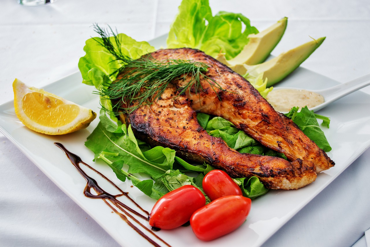 Przepisy na wegańskie dania na obiad: Sycące i pełnowartościowe posiłki bez mięsa